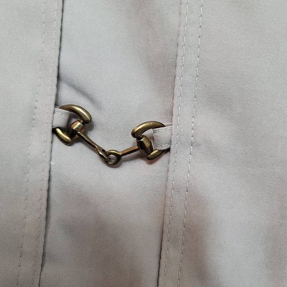 *VTG* Fleet Street women's trench coat.  Size 4P. (594) - Picture 5 of 9